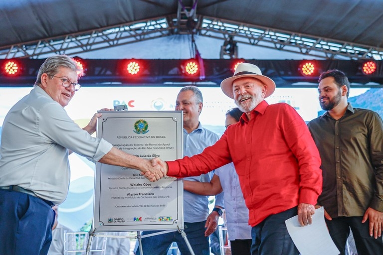 Lula entrega 1º Trecho do Ramal do Apodi