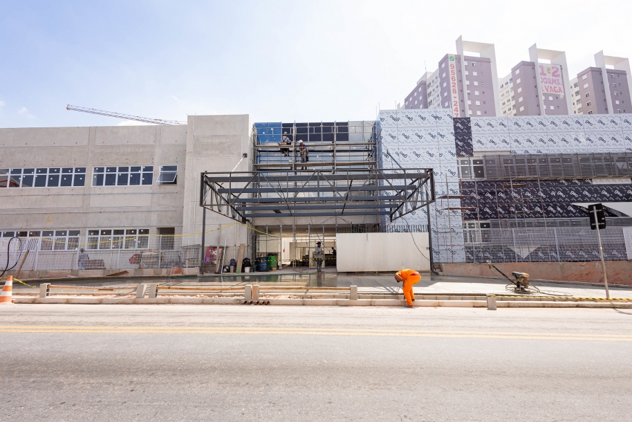 Teco Godoy vistoria obras do novo Centro Especializado em Reabilitação de Itapevi
