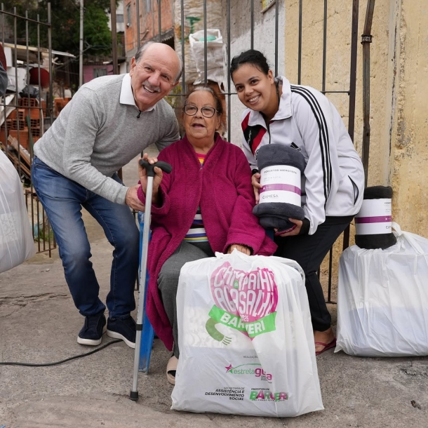 Prefeito Beto Piteri leva solidariedade ao bairro Boa Vista com a Campanha do Agasalho