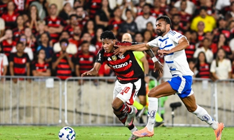 Flamengo e Cruzeiro empatam e veem Palmeiras se beneficiar no Brasileirão