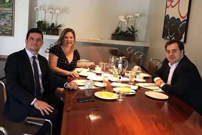 Joice Hasselmann protocola pedido de impeachment de Bolsonaro