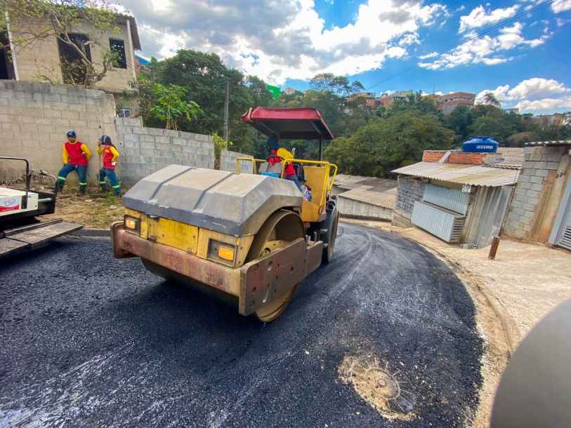 Vias do bairro Parque Paraíso são pavimentadas com apoio de Cezar