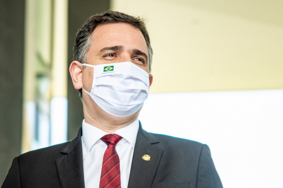 Presidente do Senado Rodrigo Pacheco promete manter diálogo com Planalto