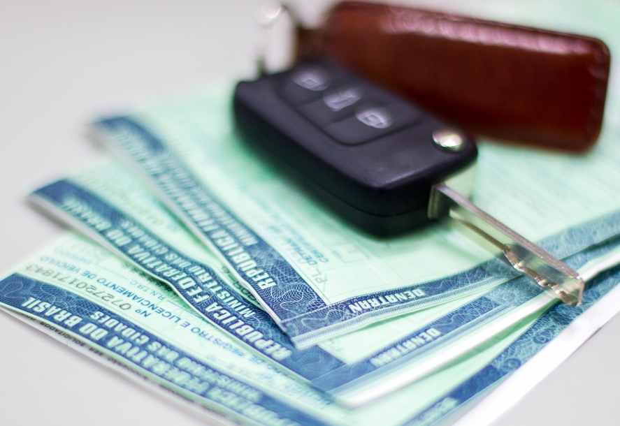 Julho é o mês de licenciamento de veículos com placas final 4