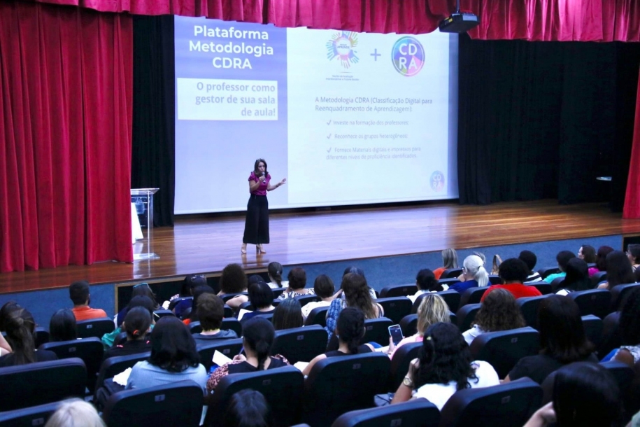 Profissionais da Educação de Parnaíba passam por processo de capacitação