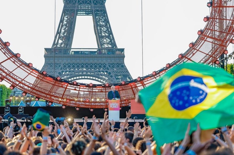 Em Paris, Lula cobra de países ricos responsabilidade por financiar preservação ambiental