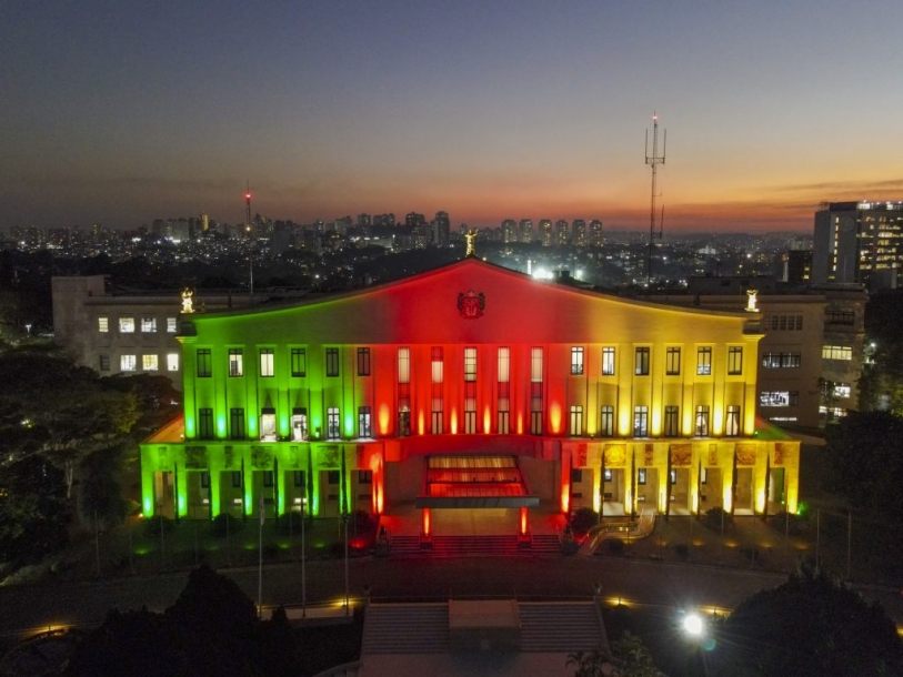 Governo de SP ilumina Palácio dos Bandeirantes em solidariedade ao Rio Grande do Sul
