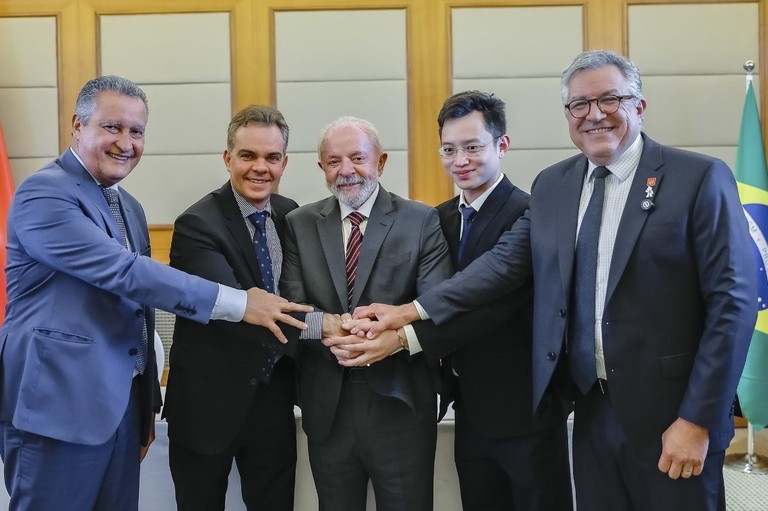 Na China, Lula participa de assinatura de acordos com empresas chinesas na área de Saúde